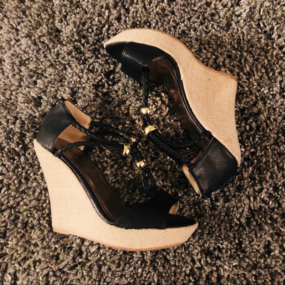 Qupid Wedges - Picture 2 of 3
